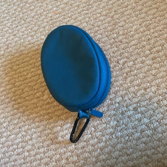 Beats headphone case (DOES NOT INCLUDE THE HEADPHONES) - Picture 2 of 5